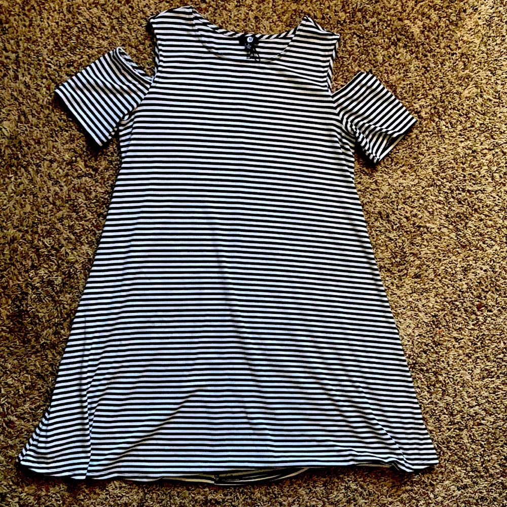 Selling a dress, hardly worn.